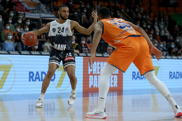 的搭档为球 的搭档为球